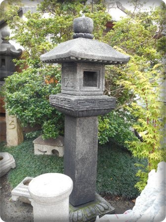 瓜生庭園の灯篭1